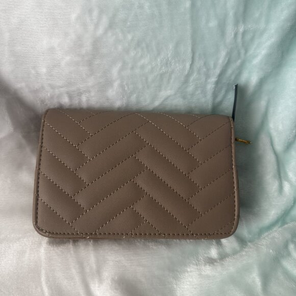 Bebe Crossbody - Picture 2 of 3